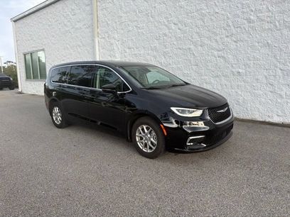 Used 2024 Chrysler Pacifica Touring-L