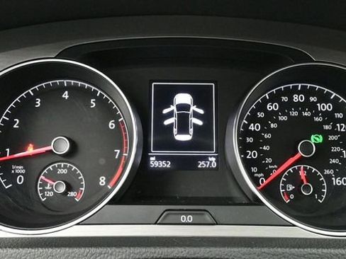 Used 2016 Volkswagen Golf S FWD image 18