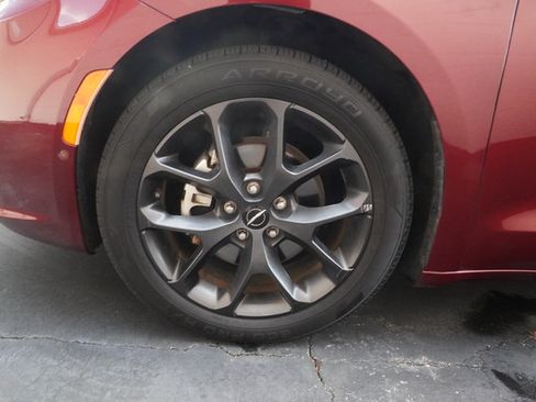 Used 2022 Chrysler Pacifica Limited w/ S Appearance Package FWD image 37