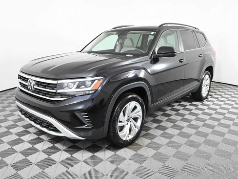 Certified 2023 Volkswagen Atlas SE w/ Panoramic Sunroof Package FWD image 2