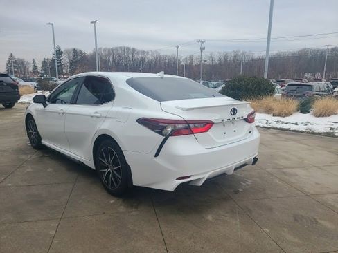 Used 2024 Toyota Camry SE image 5