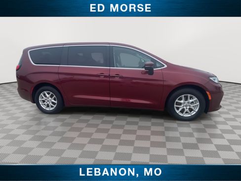 Used 2023 Chrysler Pacifica Touring-L FWD image 9