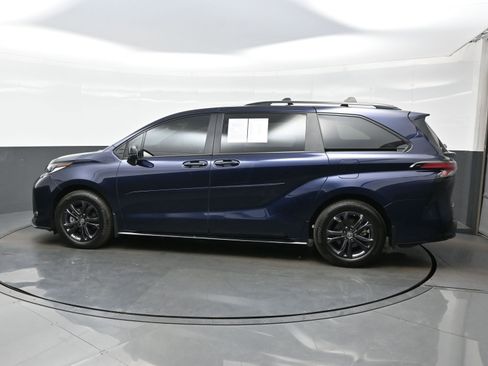 Used 2025 Toyota Sienna XSE w/ XSE Plus Package AWD/4WD image 3