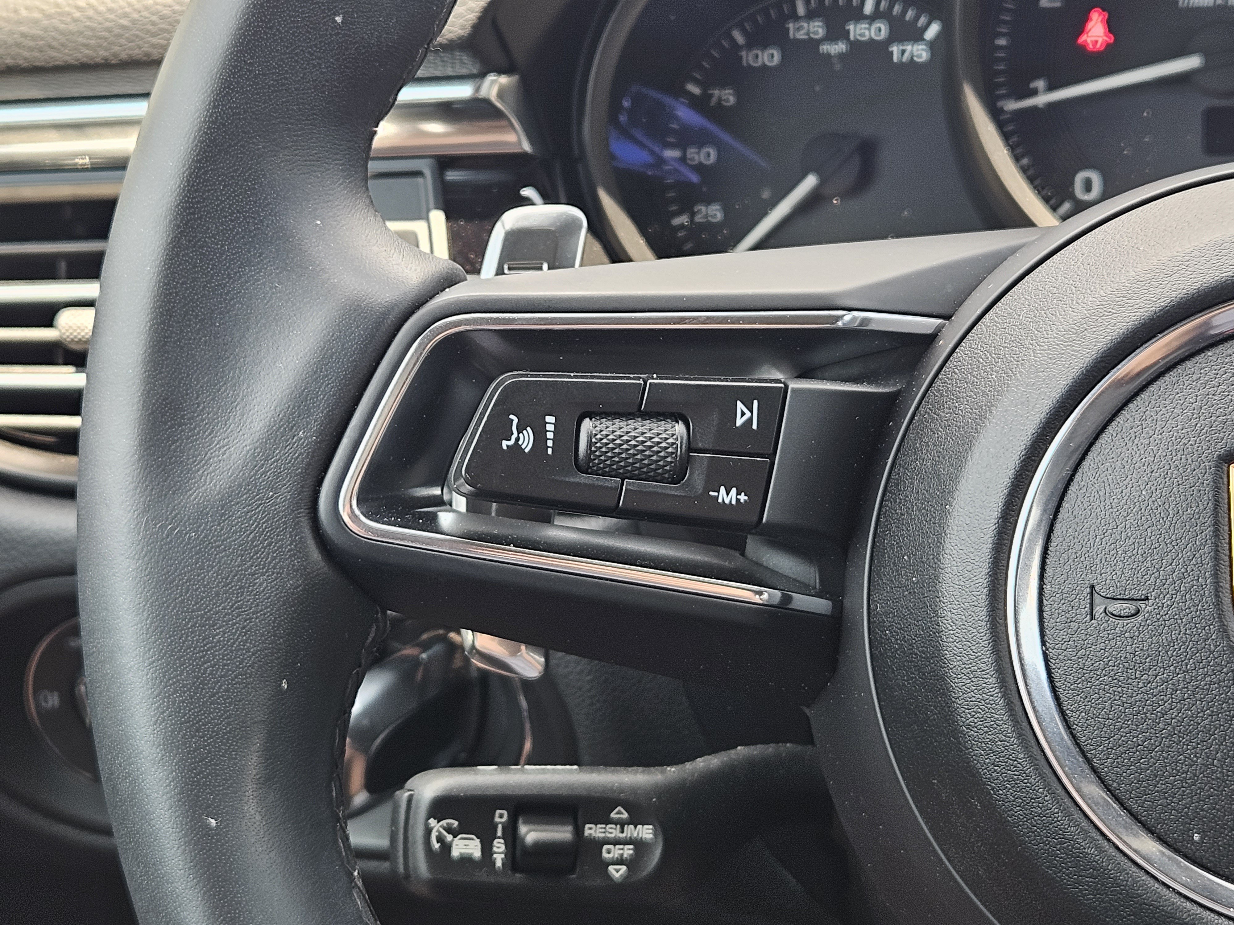 Certified 2026 Porsche Macan AWD/4WD image 27