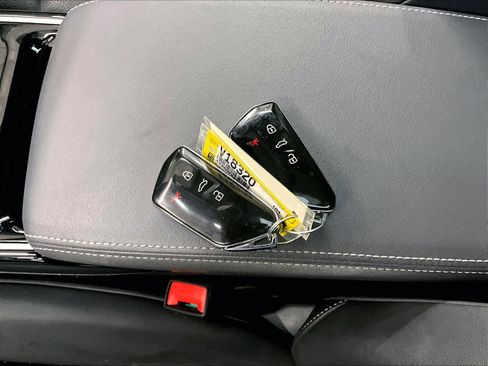 Used 2023 Volkswagen ID.4 Pro S image 13