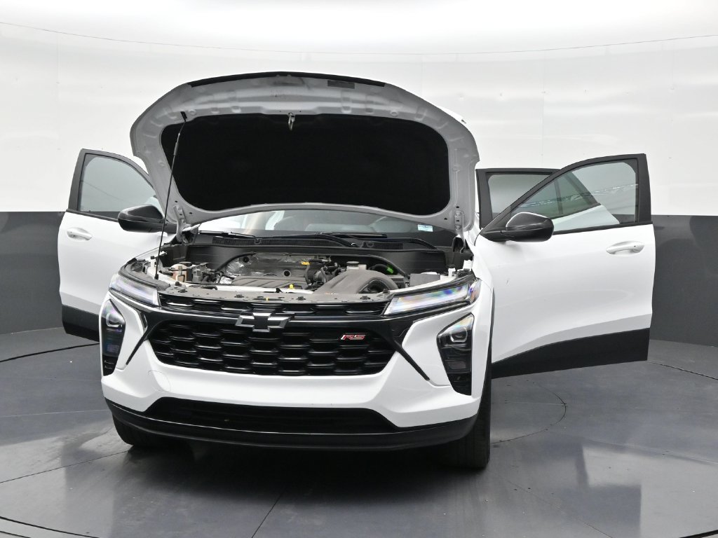 Used 2026 Chevrolet Trax RS w/ Sunroof Package FWD image 32