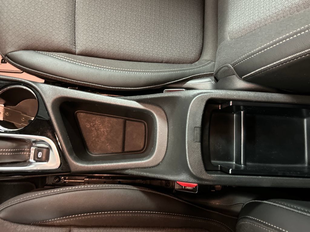 Used 2022 Buick Encore GX Select w/ Sport Touring Package FWD image 19