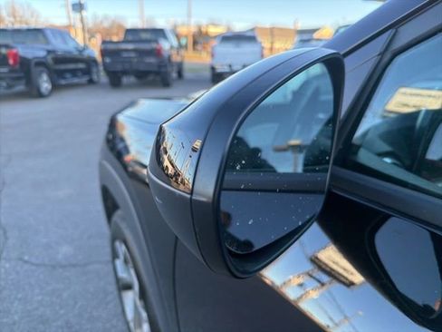 Used 2025 Chevrolet Trax LT w/ LT Convenience Package image 27