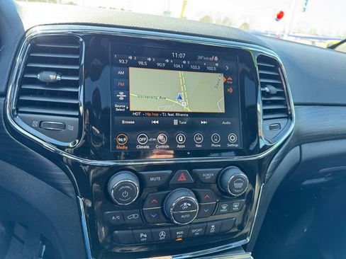 Certified 2022 Jeep Grand Cherokee Laredo X image 23