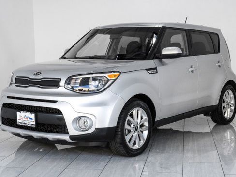 Used 2017 Kia Soul + image 4