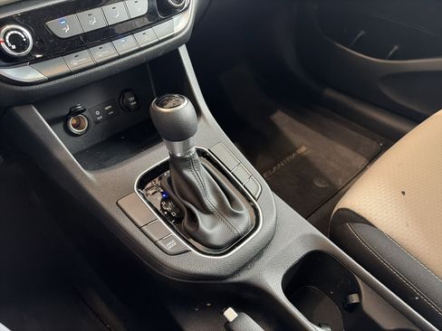 Used 2020 Hyundai Elantra GT FWD image 34