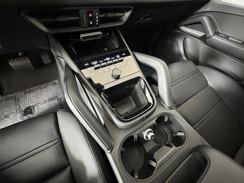 Certified 2026 Porsche Cayenne E-Hybrid AWD/4WD image 34
