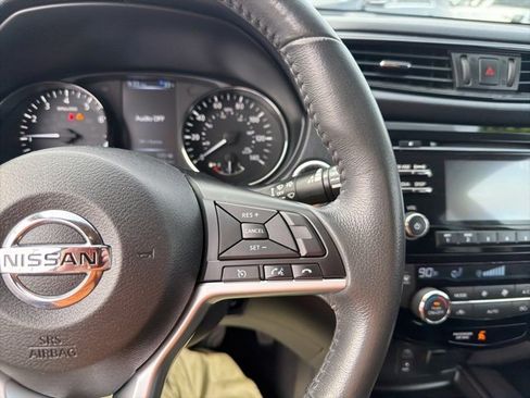 Used 2017 Nissan Rogue SV image 20