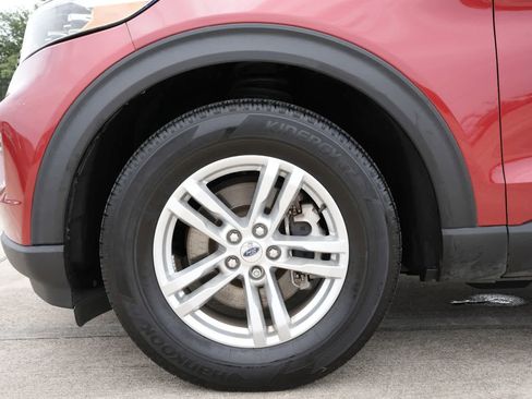 Used 2024 Ford Explorer XLT w/ Equipment Group 202A RWD image 22