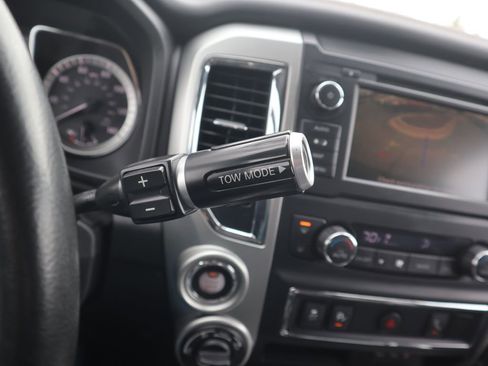 Used 2019 Nissan Titan SL image 22