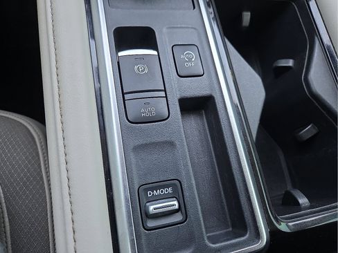 Used 2022 Nissan Pathfinder SL FWD image 21