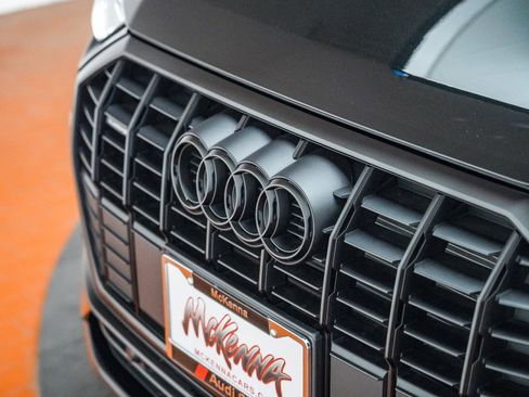 Certified 2025 Audi Q3 2.0T Premium w/ Black Optic Sport Package image 12