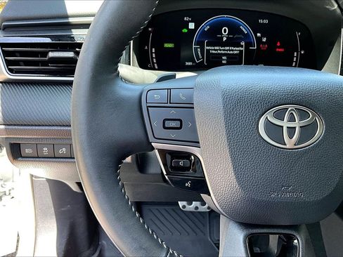 Used 2025 Toyota Camry SE FWD image 10