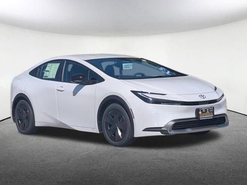 New 2027 Toyota Prius Plug-In Hybrid FWD image 12