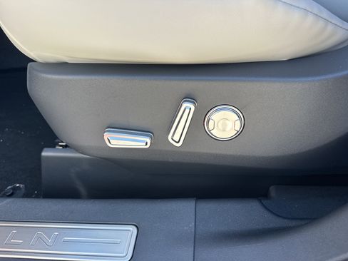 New 2026 Lincoln Nautilus Premier image 18