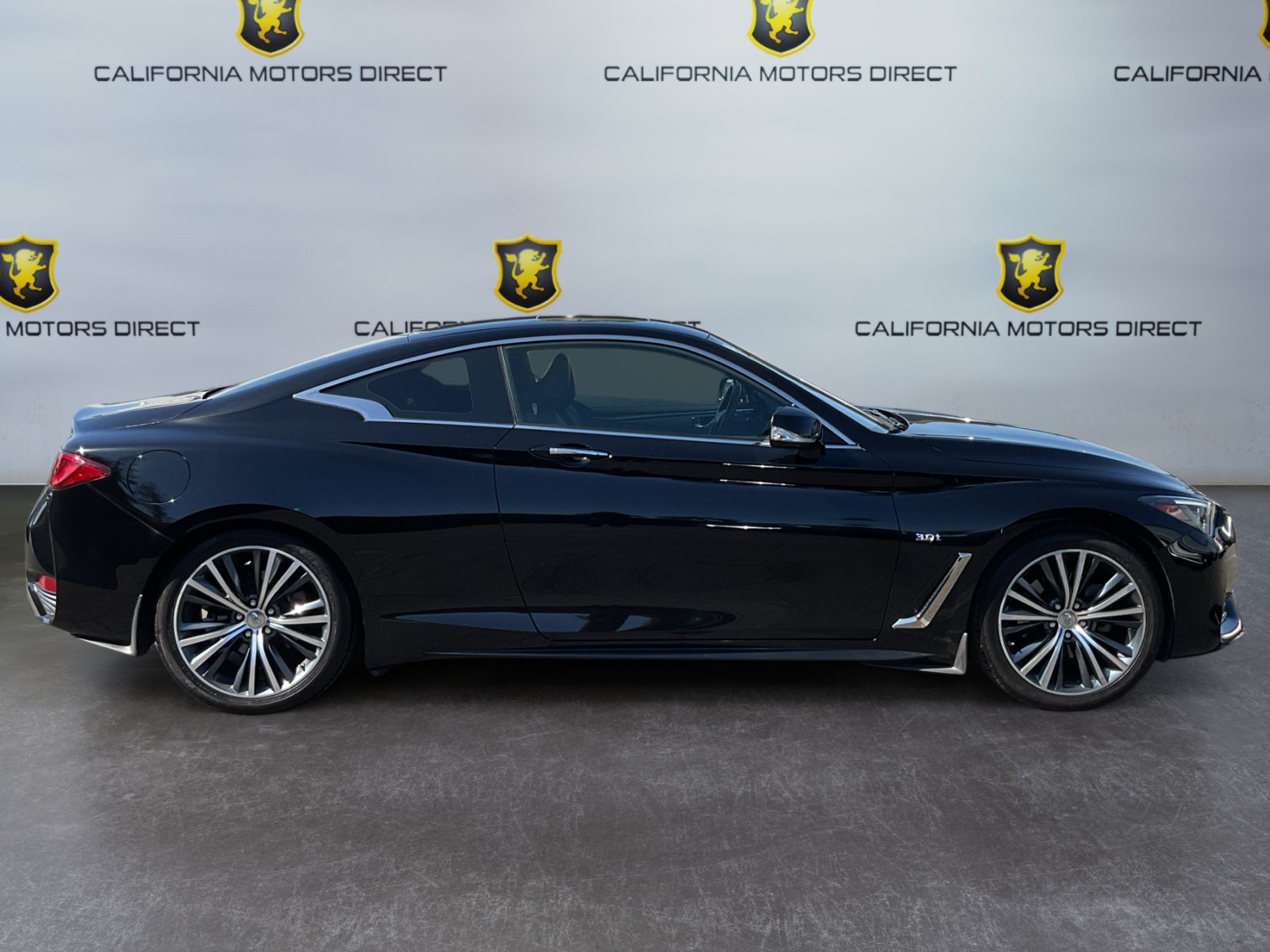 Used 2017 INFINITI Q60 3.0t w/ Premium Plus Package 3.0T RWD image 4