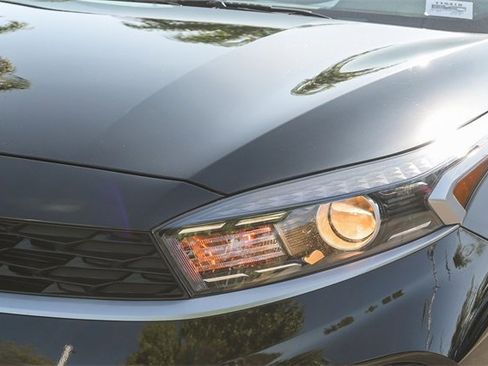 Used 2023 Kia Forte LXS w/ LXS Technology Package image 11