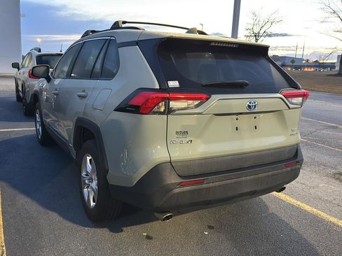 Used 2021 Toyota RAV4 XLE w/ Convenience Package image 7