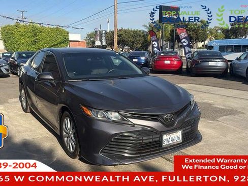 Used 2020 Toyota Camry LE FWD image 11
