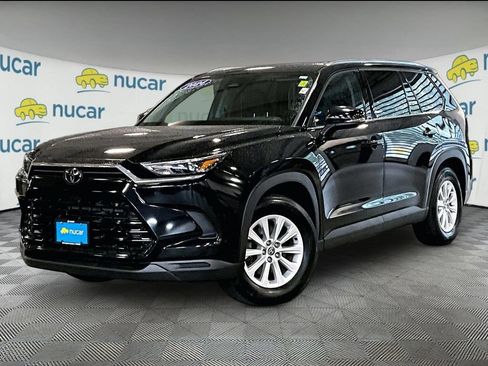 Used 2024 Toyota Grand Highlander AWD image 3