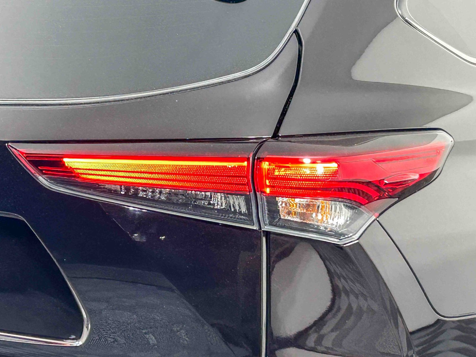 Used 2021 Toyota Highlander LE FWD image 9