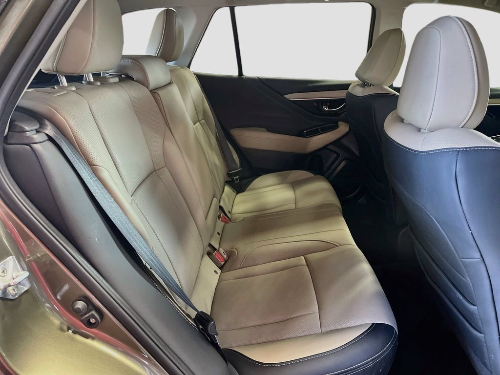 Used 2025 Subaru Outback Limited AWD/4WD image 29