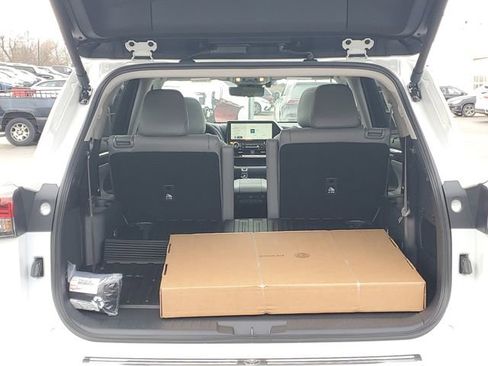 New 2026 Toyota Highlander Platinum image 8