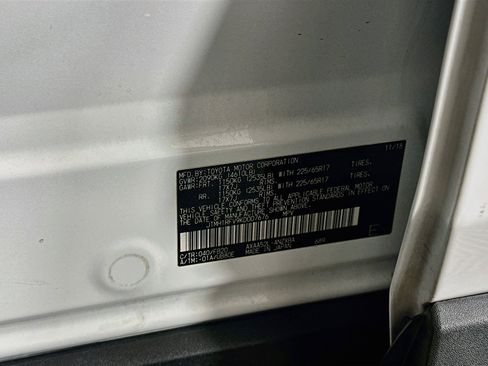Used 2019 Toyota RAV4 LE FWD image 12