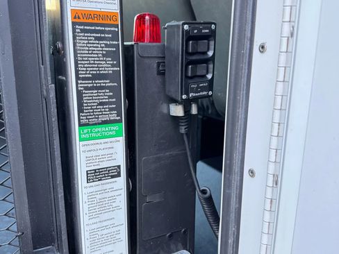 Used 2016 Ford E-350 and Econoline 350 Super Duty image 25