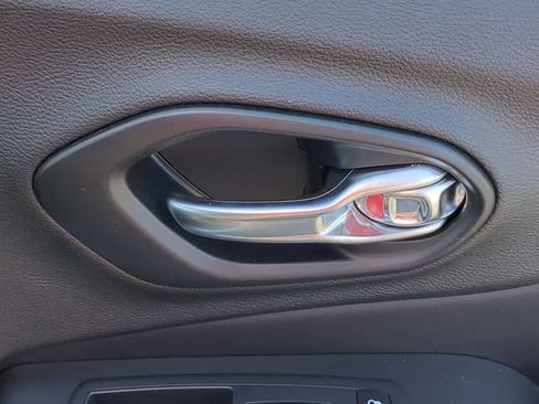 Used 2021 Jeep Cherokee Trailhawk w/ Premium Leather Package image 36