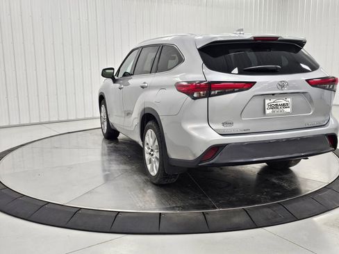 Used 2022 Toyota Highlander Limited AWD/4WD image 4