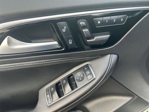 Used 2018 INFINITI QX30 Premium w/ Cargo Package image 12