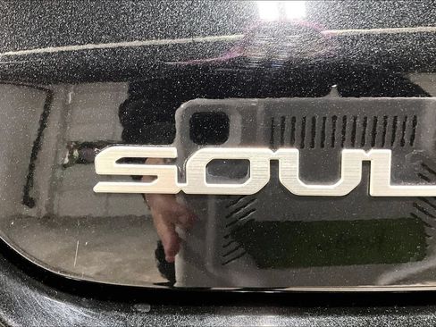 Used 2025 Kia Soul LX w/ LX Technology Package FWD image 39