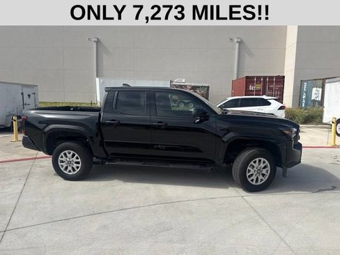 Used 2025 Toyota Tacoma SR RWD image 2
