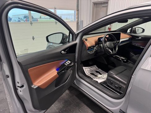 Used 2021 Volkswagen ID.4 Pro S w/ Gradient Package image 10