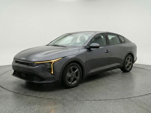 Used 2025 Kia K4 LXS image 3