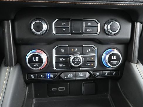 Used 2024 GMC Yukon XL AT4 AWD/4WD image 16