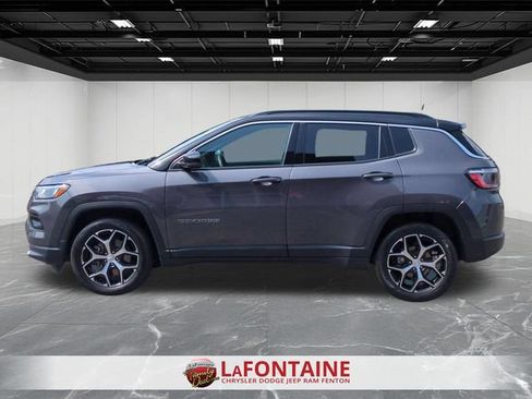 Used 2024 Jeep Compass Limited AWD/4WD image 2