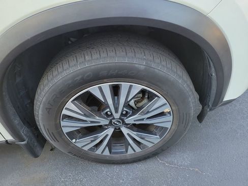 Used 2023 Nissan Rogue SV image 9