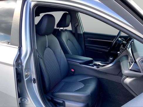 Used 2019 Toyota Camry SE FWD image 8