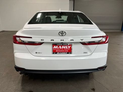 Used 2025 Toyota Camry SE FWD image 4