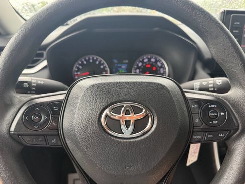 Used 2022 Toyota RAV4 LE AWD/4WD image 22