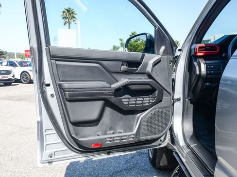 Used 2025 Toyota Tacoma TRD Sport AWD/4WD image 29