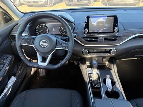 New 2025 Nissan Altima 2.5 SV image 10