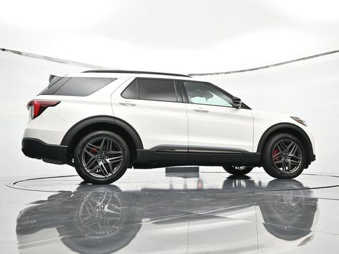 Certified 2025 Ford Explorer ST-Line w/ Premium Package image 42